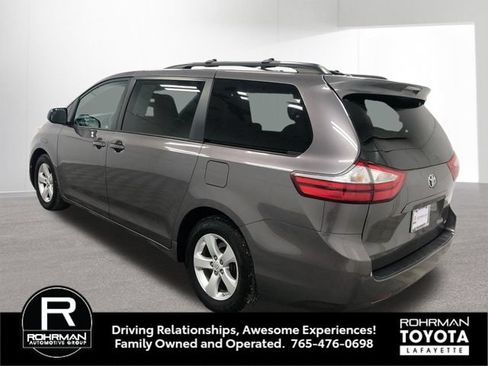 Used 2017 Toyota Sienna LE FWD image 4