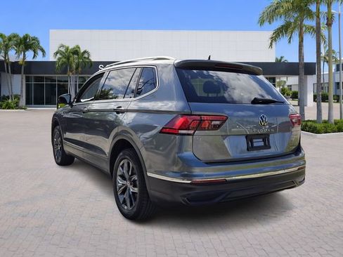 Certified 2022 Volkswagen Tiguan SE FWD image 4