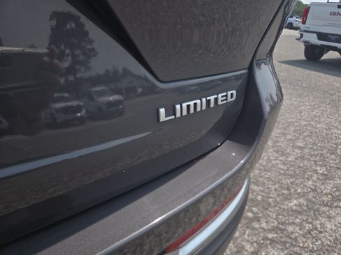 Used 2024 Jeep Grand Cherokee Limited w/ Luxury Tech Group II RWD image 21