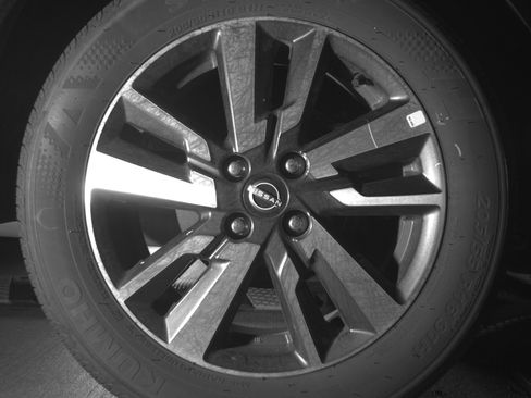 Used 2025 Nissan Versa SV image 15