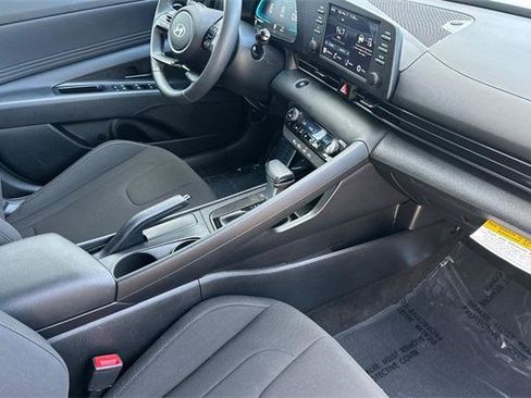 Certified 2025 Hyundai Elantra Sport image 16