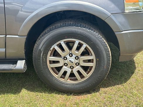 Used 2013 Ford Expedition Limited AWD/4WD image 12