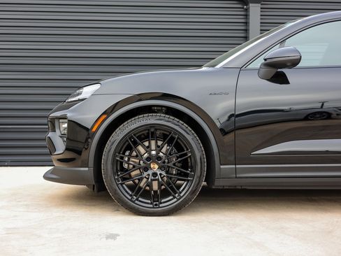 New 2025 Porsche Macan 4S Electric image 11