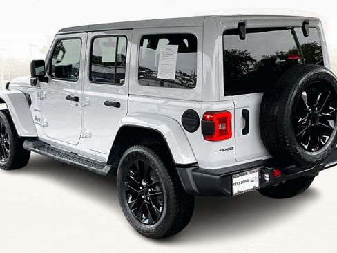 Used 2022 Jeep Wrangler Unlimited Sahara 4xe image 4