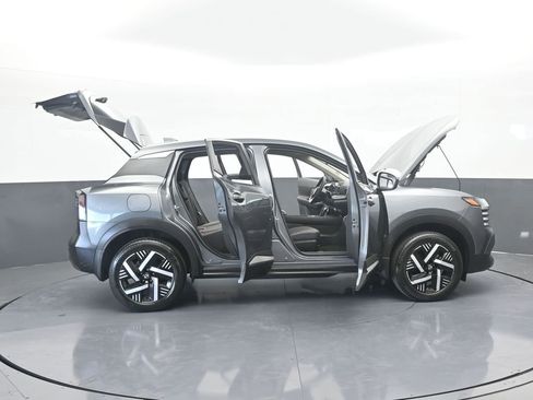 Used 2025 Nissan Kicks SV image 70