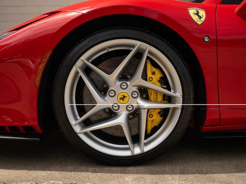 Used 2023 Ferrari F8 Tributo RWD image 15