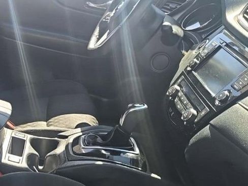 Used 2020 Nissan Rogue SV image 11