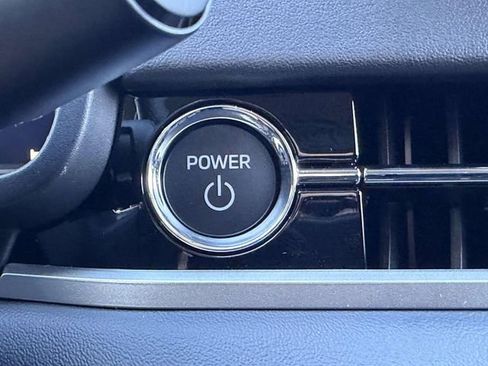 New 2025 Mitsubishi Outlander SE image 19