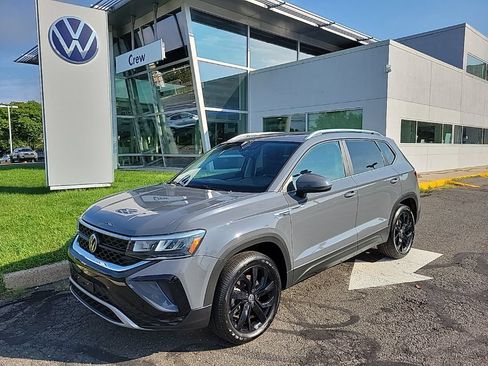 Certified 2023 Volkswagen Taos SE w/ Panoramic Sunroof Package AWD/4WD image 1