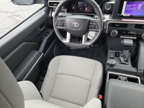 New 2026 Toyota 4Runner SR5 AWD/4WD image 15