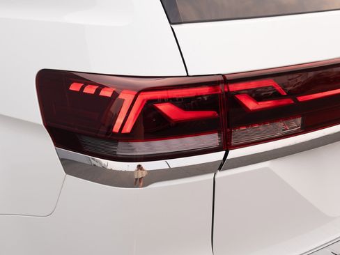 Used 2024 Volkswagen Atlas SEL Premium R-Line image 29