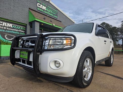 Used 2011 Ford Escape XLT image 2