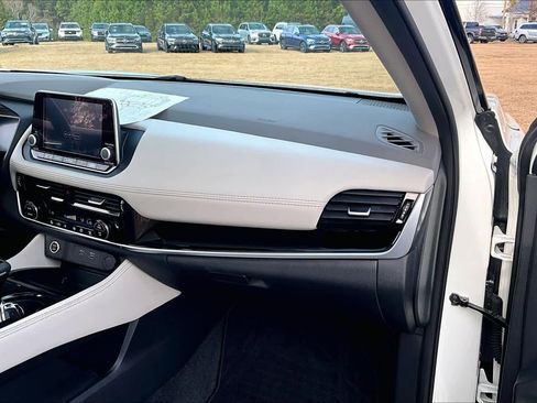 Used 2023 Nissan Rogue SL image 18