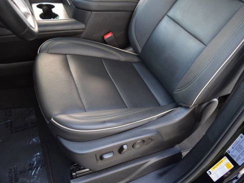 Used 2023 GMC Yukon XL SLT image 36