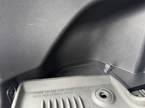 Used 2022 Toyota Highlander XLE image 18