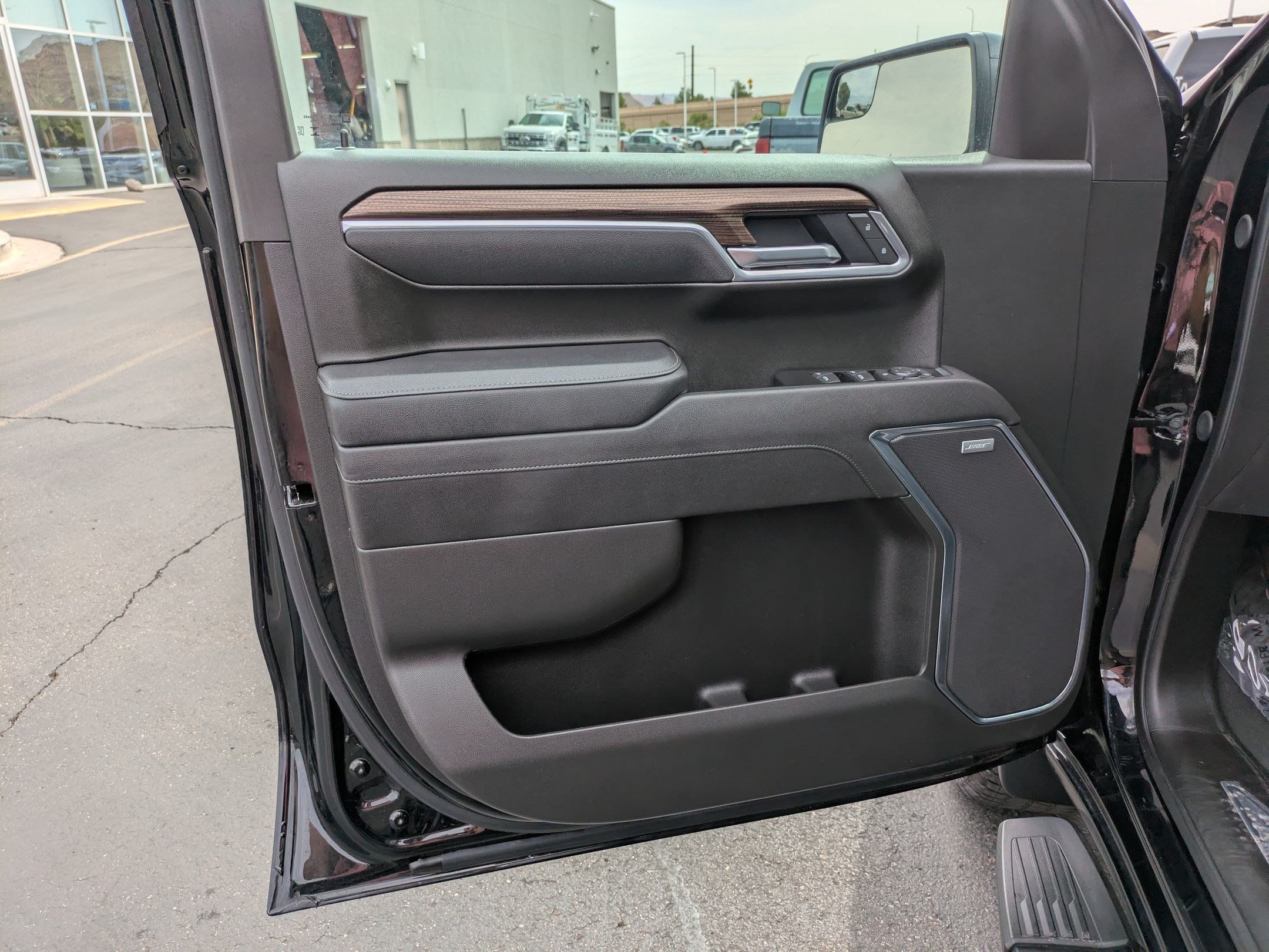 Used 2025 Chevrolet Silverado 1500 LT Trail Boss w/ Convenience Package II AWD/4WD image 12