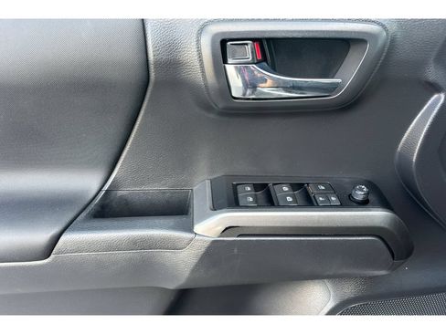 Used 2023 Toyota Tacoma TRD Off-Road AWD/4WD image 11