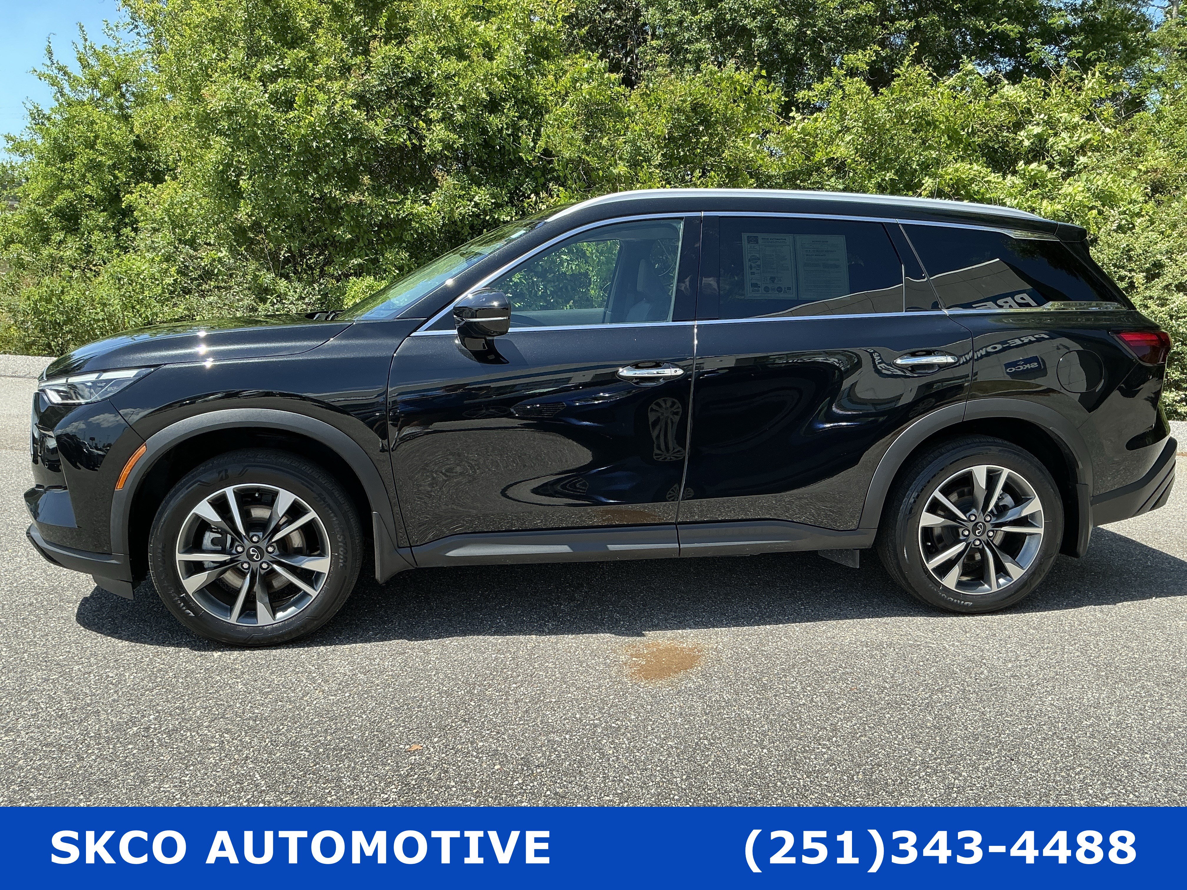 Used 2023 INFINITI QX60 Luxe w/ Vision Package FWD image 2