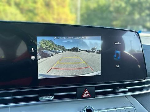 New 2025 Hyundai Elantra Limited image 34