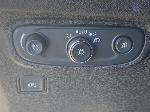 Used 2024 GMC Terrain SLT image 29