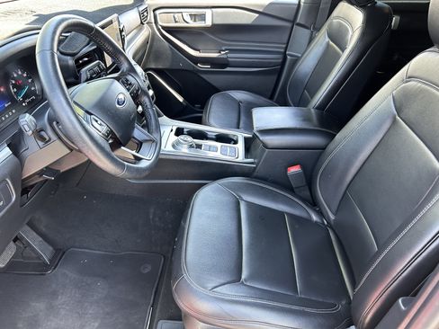 Used 2020 Ford Explorer XLT w/ Equipment Group 202A RWD image 18