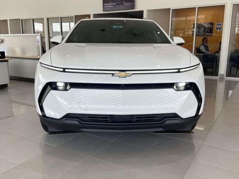 New 2026 Chevrolet Equinox EV LT image 6