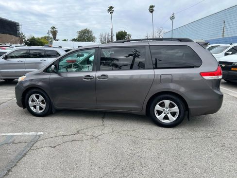 Used 2013 Toyota Sienna LE w/ Towing Pkg image 7