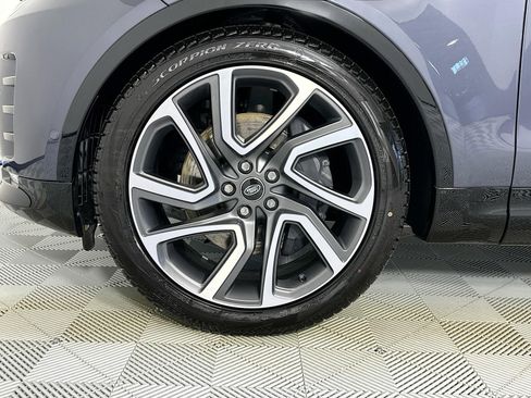 Used 2025 Land Rover Discovery Dynamic SE image 9