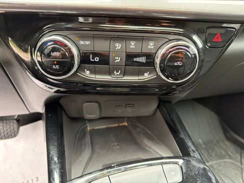 Used 2025 Chevrolet Trax ACTIV w/ Sunroof Package FWD image 32