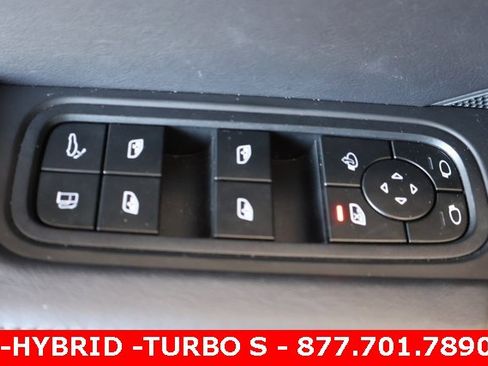 Used 2023 Porsche Cayenne Turbo S image 11