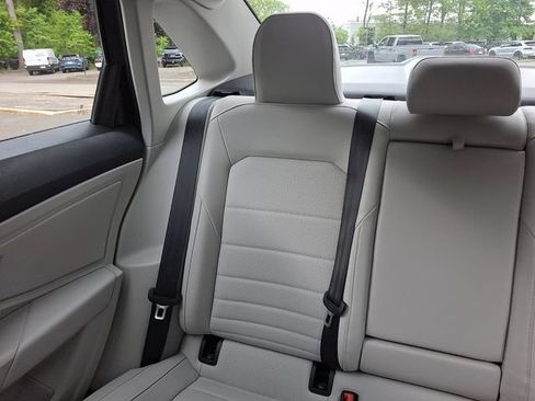 Used 2022 Volkswagen Jetta SE w/ Panoramic Sunroof Package FWD image 18