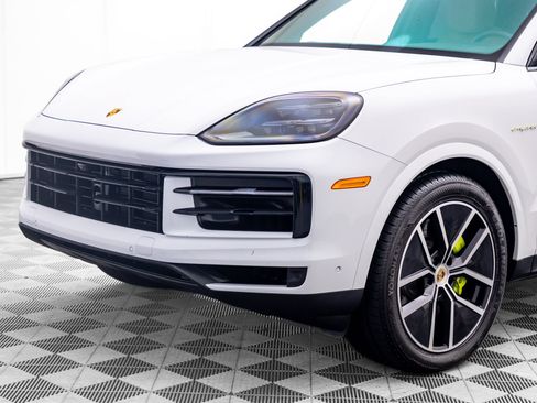 Certified 2024 Porsche Cayenne AWD/4WD image 37
