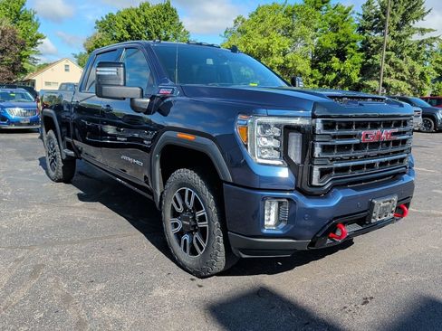 Used 2022 GMC Sierra 2500 AT4 w/ AT4 Preferred Package AWD/4WD image 4