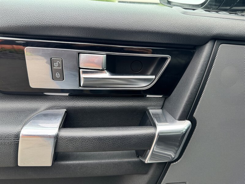 Used 2016 Land Rover LR4 HSE Silver Edition AWD/4WD image 29