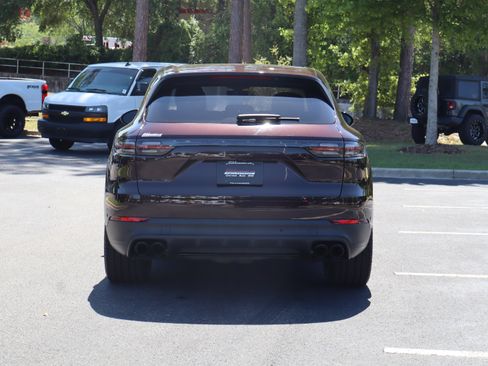 Used 2022 Porsche Cayenne AWD/4WD image 18