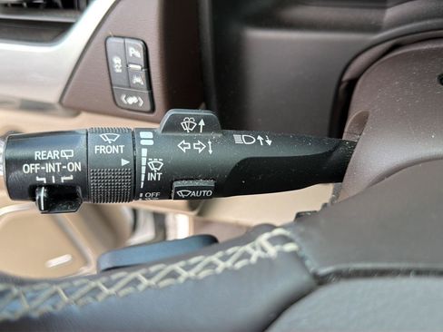 Used 2019 Chevrolet Suburban LT RWD image 14