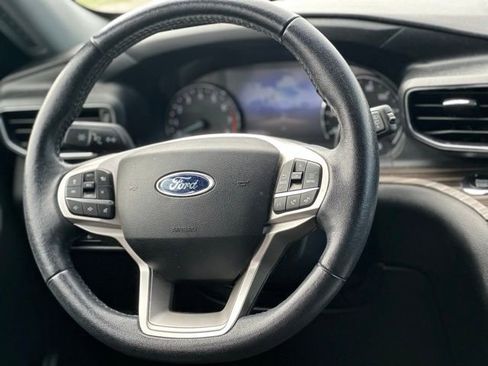 Used 2021 Ford Explorer Limited image 18