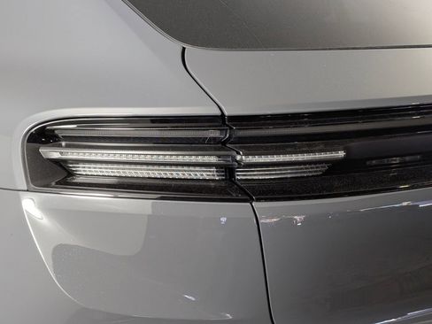 New 2025 Porsche Macan 4 Electric image 16