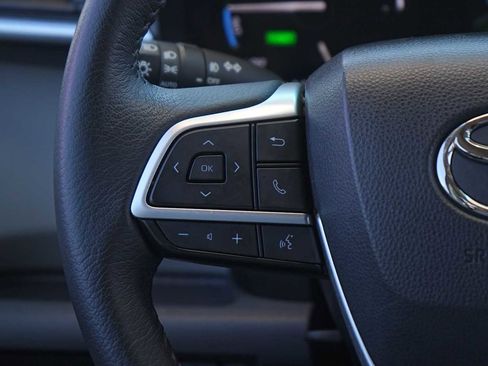 Used 2023 Toyota Sienna XLE FWD image 17