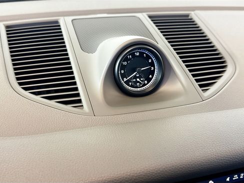 Certified 2025 Porsche Macan image 27