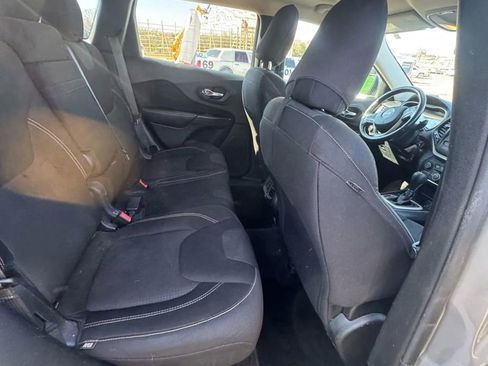 Used 2015 Jeep Cherokee Latitude image 19