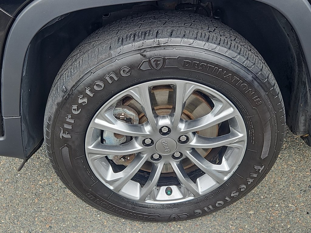 Used 2021 Jeep Cherokee Latitude Plus AWD/4WD image 7
