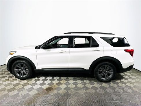 Used 2022 Ford Explorer XLT w/ Equipment Group 202A image 6