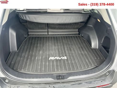 Used 2021 Toyota RAV4 XLE w/ Convenience Package AWD/4WD image 21