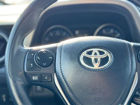 Used 2018 Toyota RAV4 LE image 14