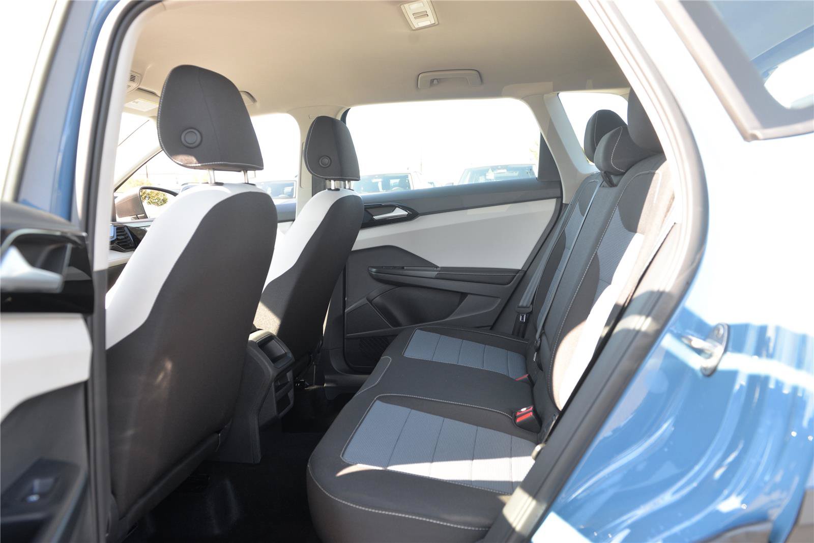 New 2027 Volkswagen Jetta SE FWD image 18
