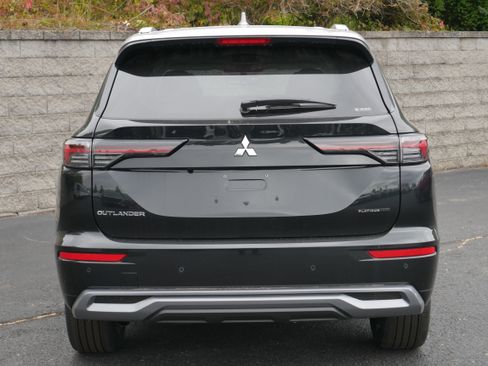 Used 2025 Mitsubishi Outlander AWD image 5