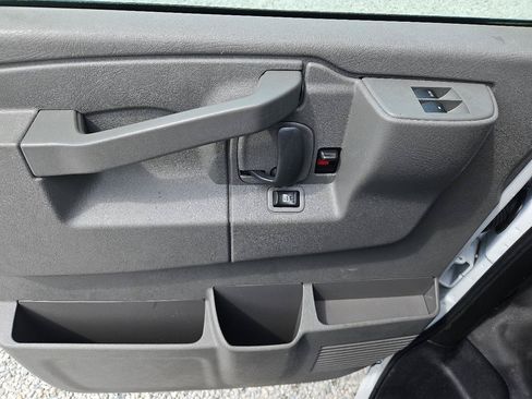 Used 2018 Chevrolet Express 2500 w/ Driver Convenience Package RWD image 12