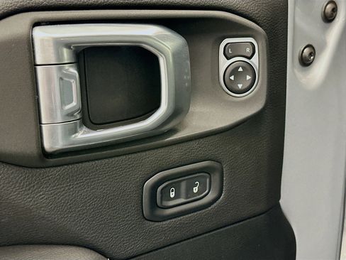 Used 2023 Jeep Wrangler Sahara w/ Cold Weather Group image 15