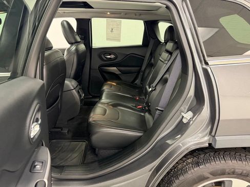 Used 2019 Jeep Cherokee Limited AWD/4WD image 16